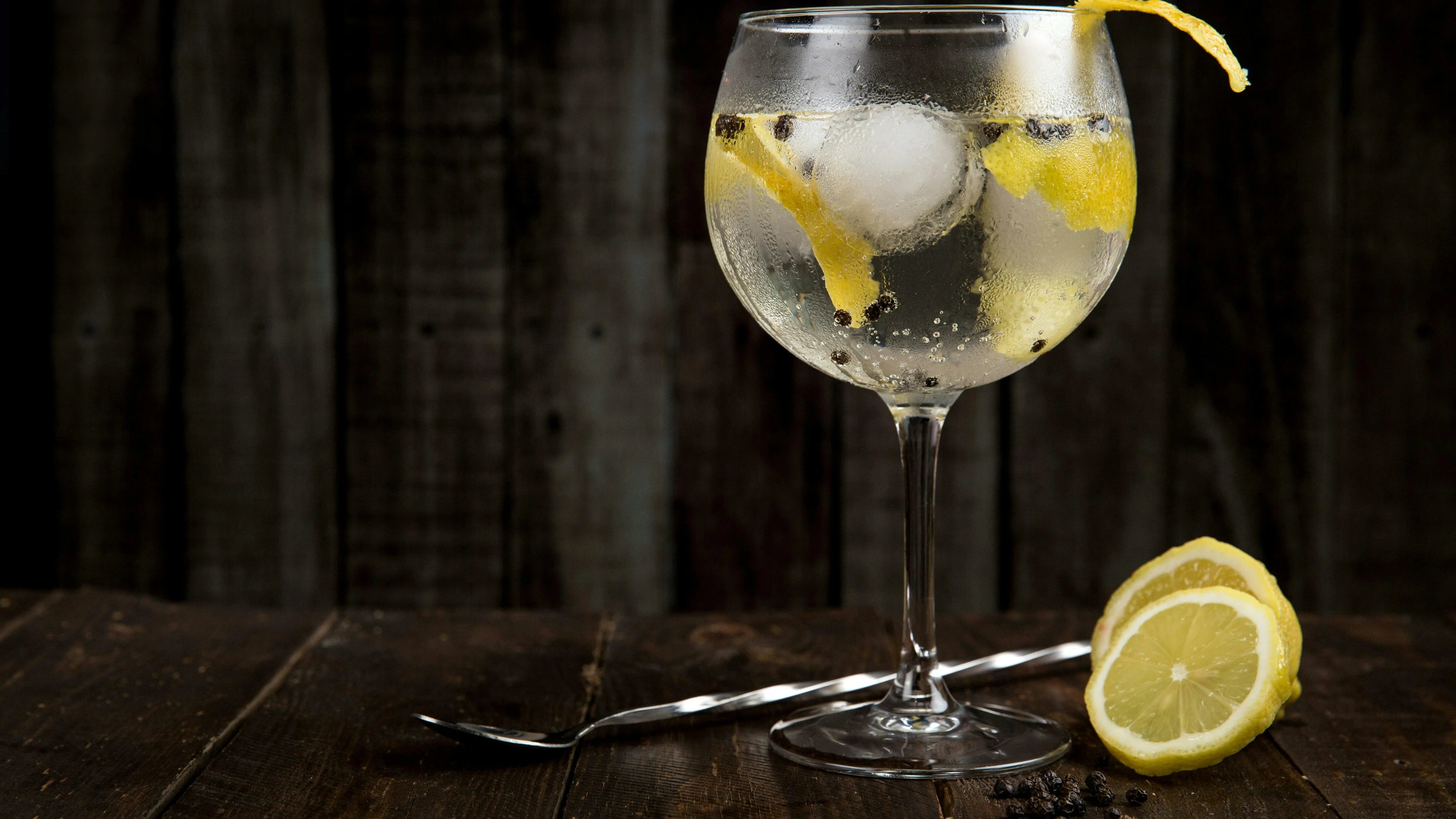 Image of The Ultimate Beginner's Guide to Enjoying Gin at Home